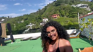 Novinha casada de 18 anos perde o telefone e vazam v&iacute;deos transando na praia do recreio
